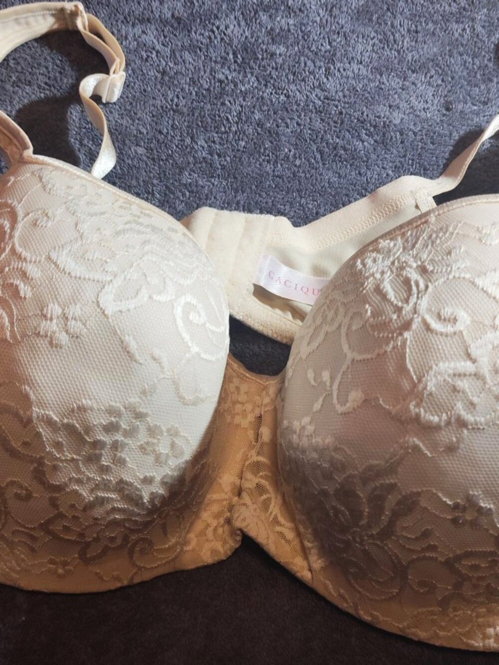 vtg Cacique Ivory Lace 42D FULL COVERAGE bra SHIPS FREE